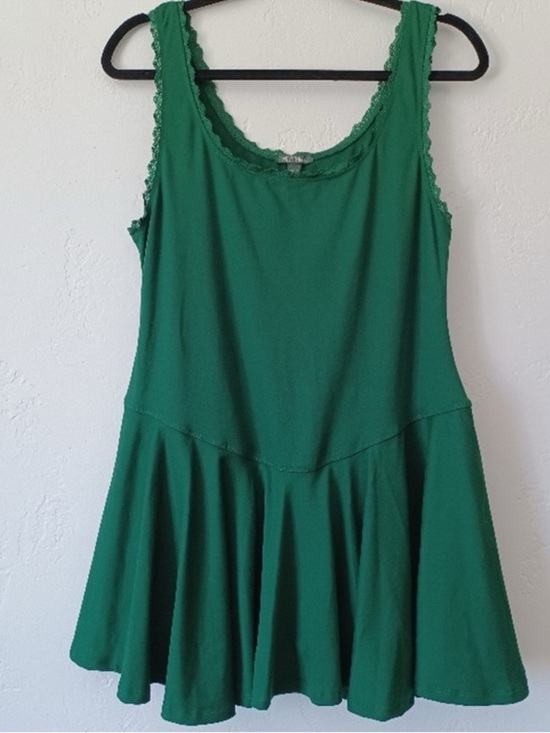 Dresses & Skirts - Sleeveless Emerald Green Midi Dress with Flared Hem